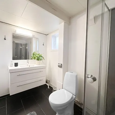 Lovely, Bright Studio In Great Central Location