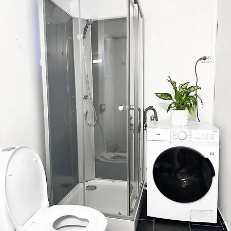 Lovely, Bright In Great Location Apartment