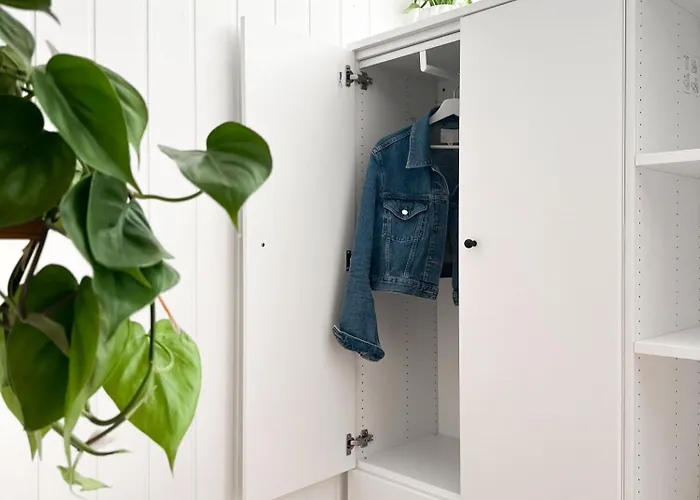 Lovely, Bright In Great Location