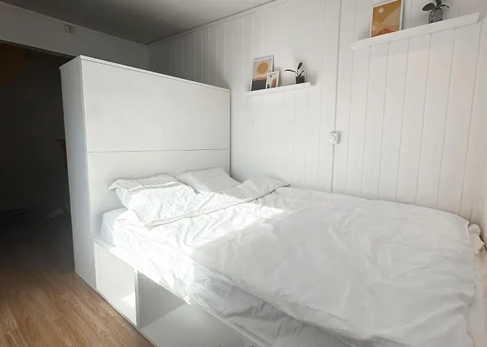 Apartment Lovely, Bright In Great Location *