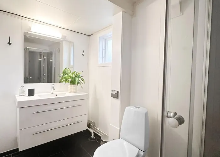 Lovely, Bright In Great Location